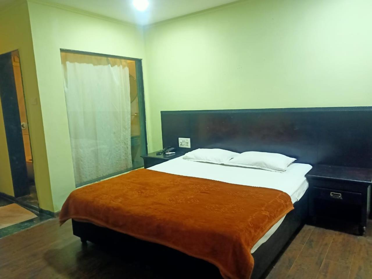 נאגפור Hotel Skylark מראה חיצוני תמונה