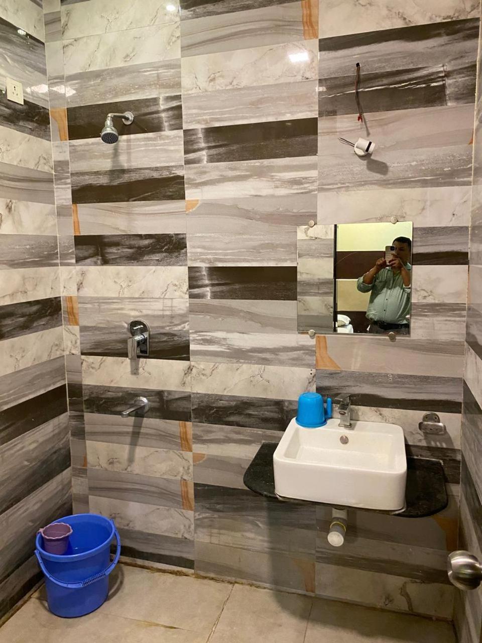נאגפור Hotel Skylark מראה חיצוני תמונה